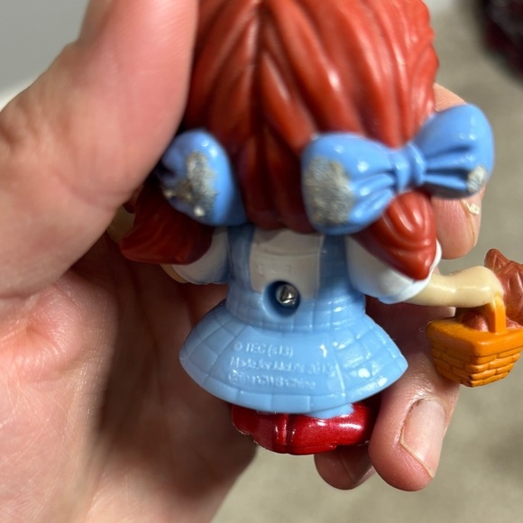 Wizard Of Oz 75th Anniversary Dorothy & Toto/Scarecrow McDonald’s Happy Meal Toy - Picture 2 of 6